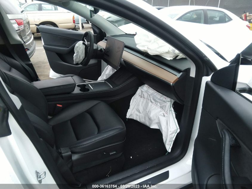 Фото: 5YJYGAEE4MF194452 - 5