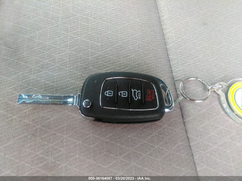 2017 HYUNDAI TUCSON SE - KM8J3CA43HU568015