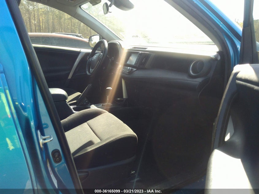 VIN JTMWFREV1HJ716008 2017 TOYOTA RAV4 XLE