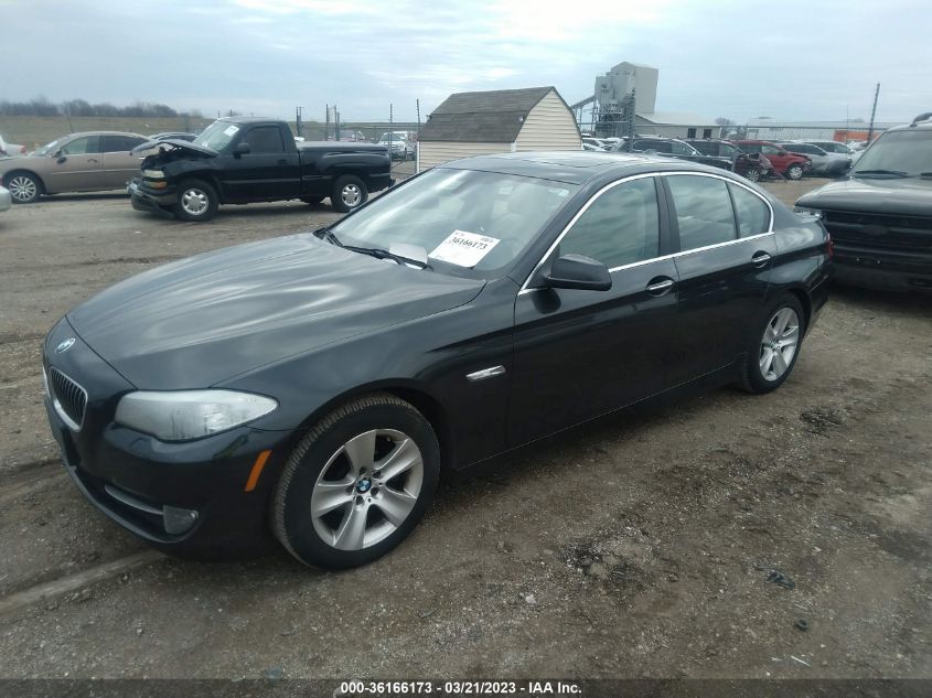 2013 BMW 5 SERIES 528I XDRIVE - WBAXH5C55DDW13724