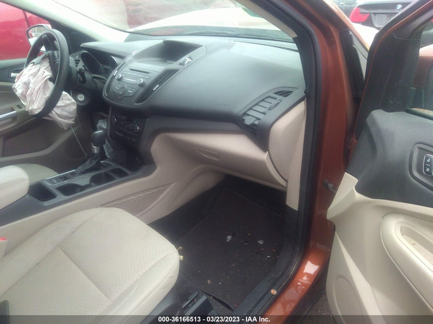 VIN 1FMCU0GD8HUB99714 2017 FORD ESCAPE SE