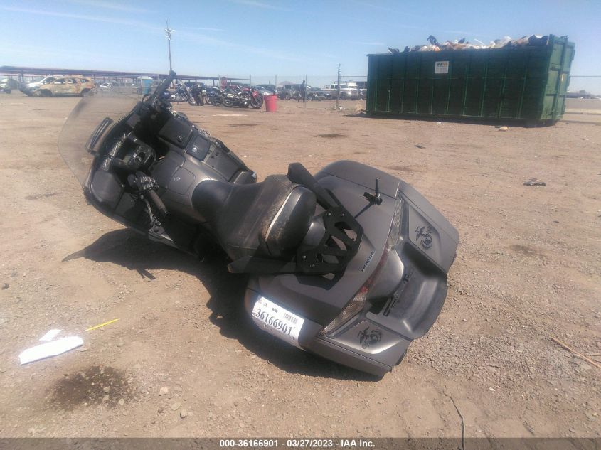 2015 HONDA GL1800 B - JH2SC6847FK200324