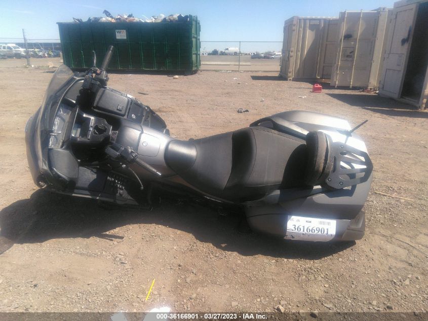 2015 HONDA GL1800 B - JH2SC6847FK200324