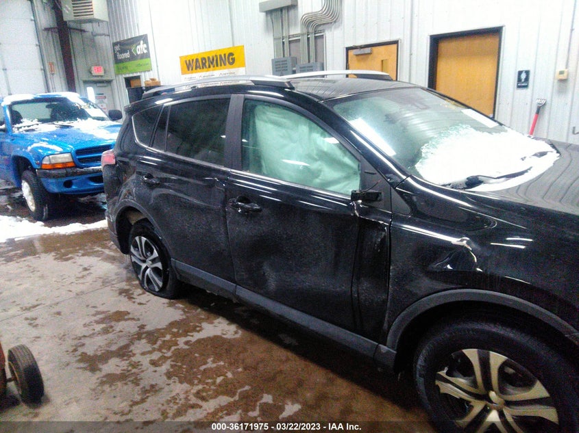 VIN 2T3BFREV2HW570542 2017 TOYOTA RAV4 LE