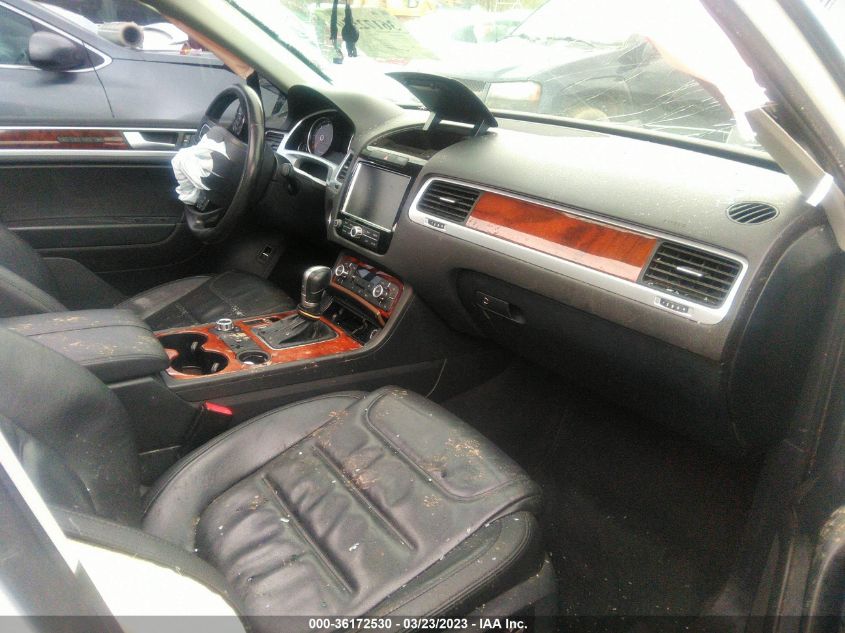 2013 VOLKSWAGEN TOUAREG LUX WVGEP9BP1DD005721