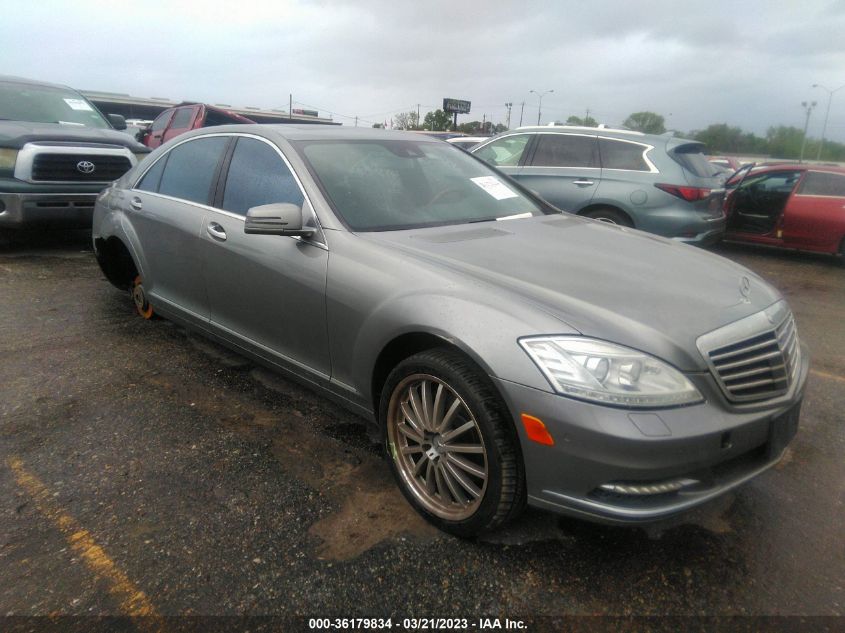 2013 MERCEDES-BENZ S-CLASS S 550 - WDDNG7DB8DA506851