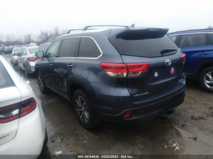 VIN 5TDJZRFH6JS869292 2018 TOYOTA HIGHLANDER SE/XLE