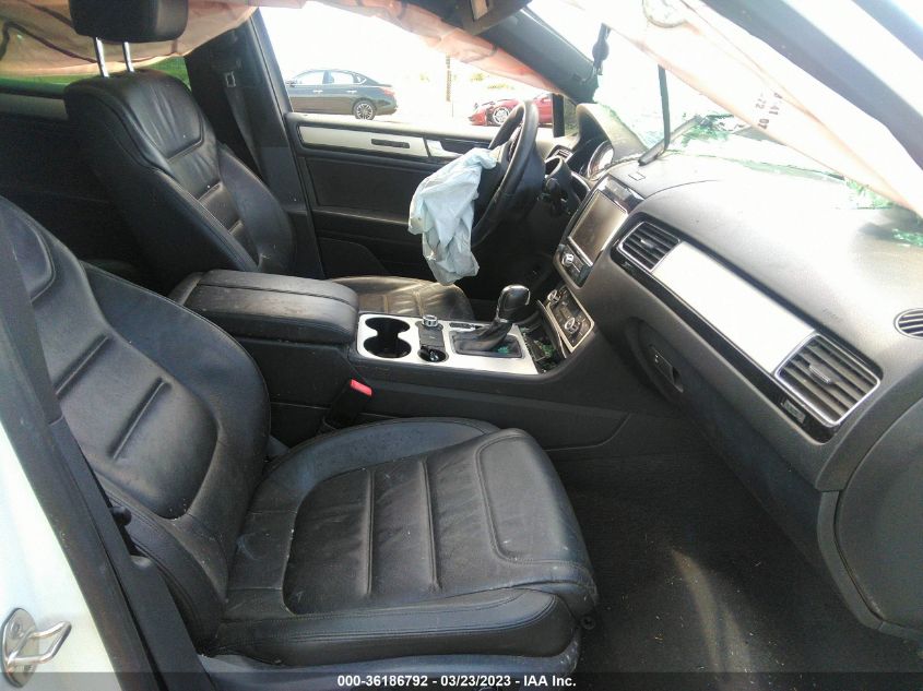 2014 VOLKSWAGEN TOUAREG R-LINE - WVGDF9BP5ED009528