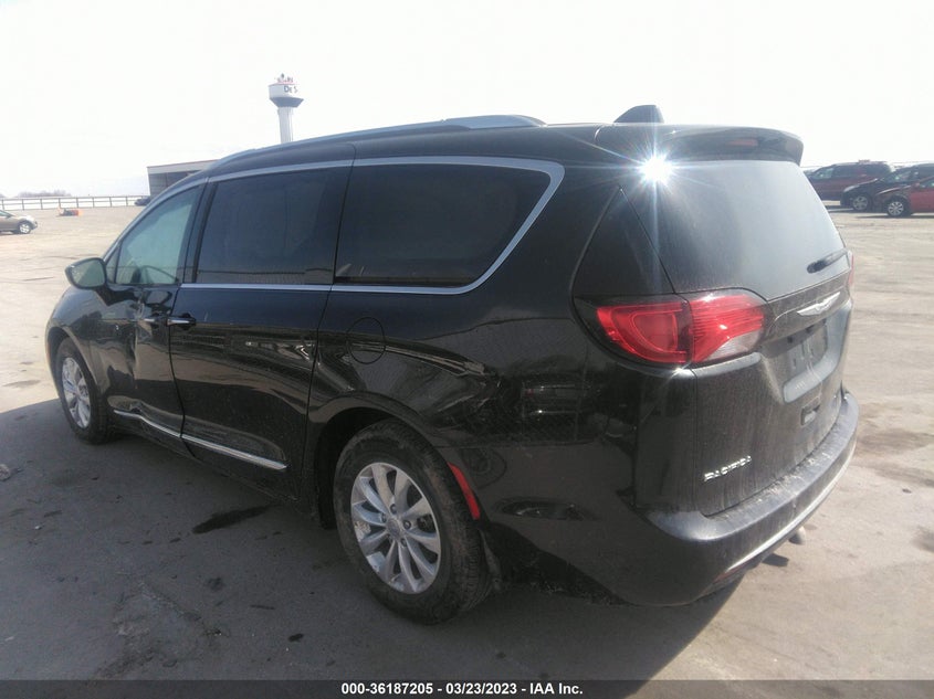 VIN 2C4RC1EG7JR330378 2018 CHRYSLER PACIFICA TOURING L PLUS