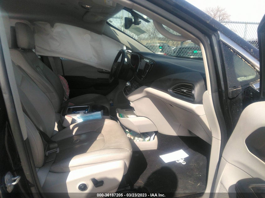 VIN 2C4RC1EG7JR330378 2018 CHRYSLER PACIFICA TOURING L PLUS