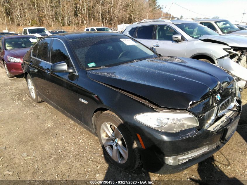 2013 BMW 5 SERIES 528I XDRIVE - WBAXH5C55DD106824