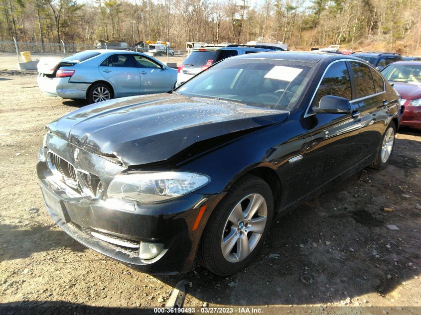 2013 BMW 5 SERIES 528I XDRIVE - WBAXH5C55DD106824