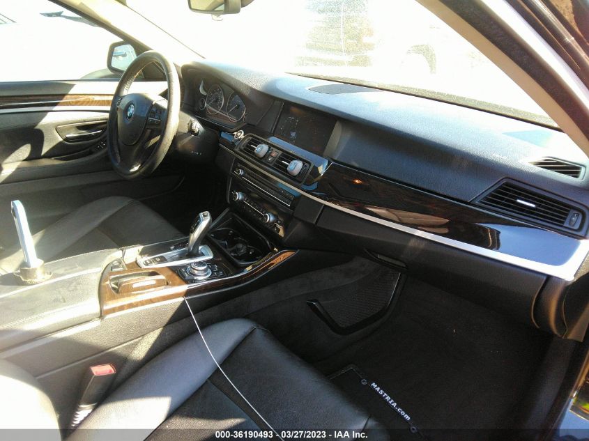 2013 BMW 5 SERIES 528I XDRIVE - WBAXH5C55DD106824