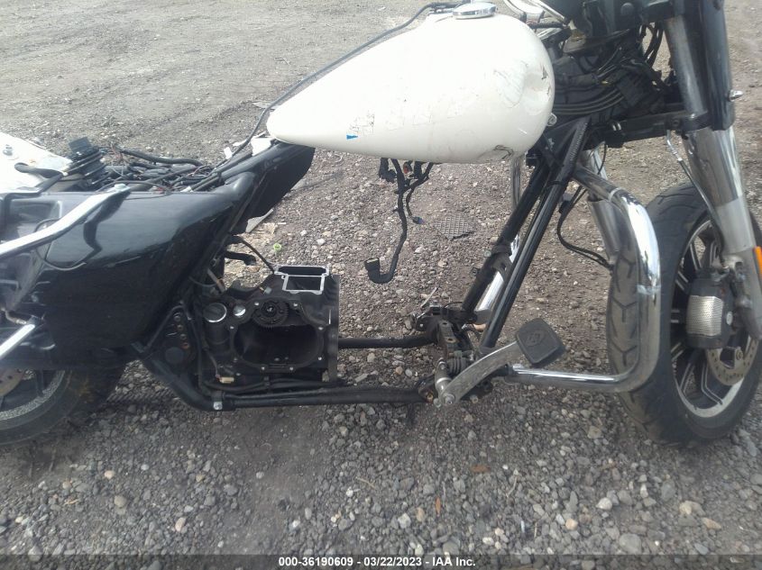 2015 HARLEY-DAVIDSON FLHP POLICE ROAD KING - 1HD1FHM14FB617725