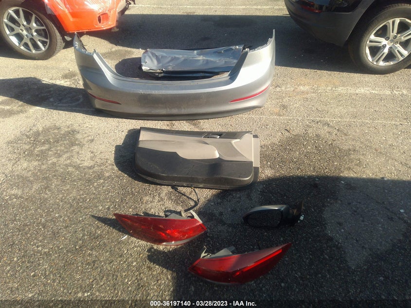 VIN 5NPD74LF5HH163617 2017 HYUNDAI ELANTRA SE