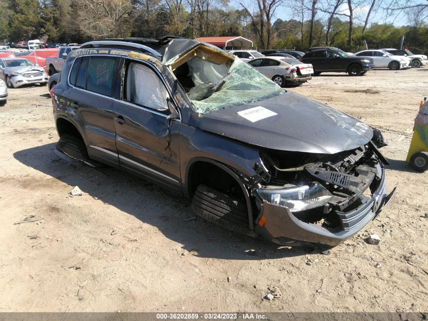 2013 VOLKSWAGEN TIGUAN SE W/SUNROOF & NAV - WVGAV7AX2DW024227