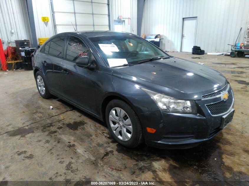 VIN 1G1PA5SH7D7215957 2013 CHEVROLET CRUZE no.1