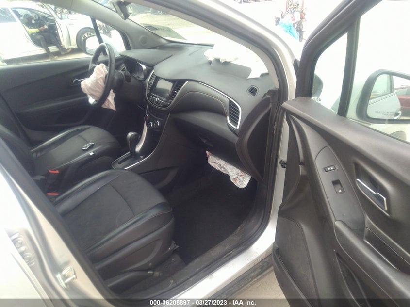 VIN 3GNCJLSB8JL216488 2018 CHEVROLET TRAX LT