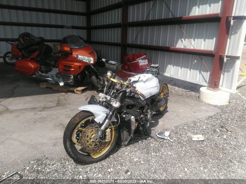 2014 SUZUKI GSX-R1000 JS1GT78A7E2100033