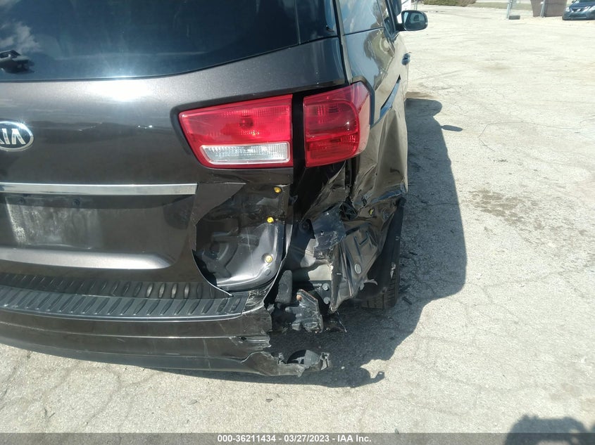 VIN KNDMB5C18H6228673 2017 KIA SEDONA LX