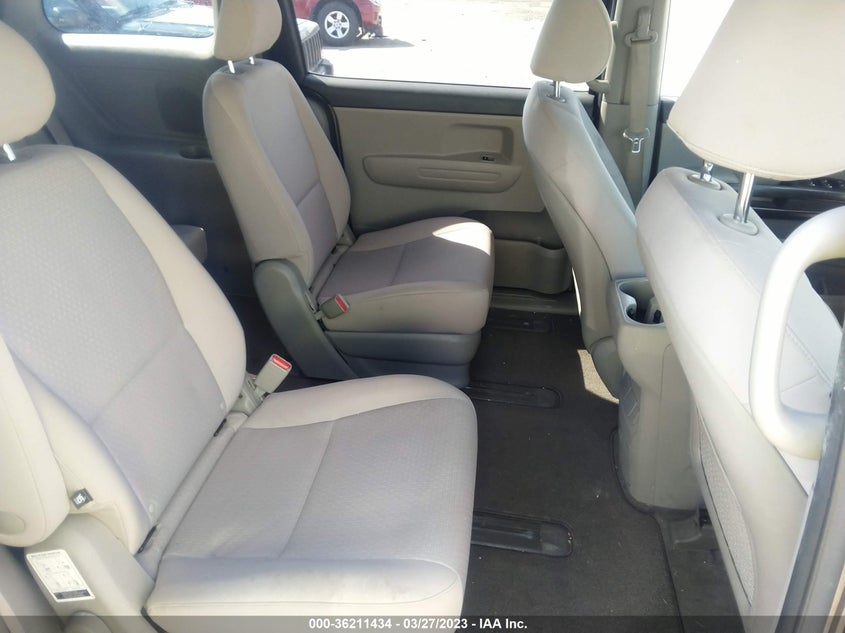 VIN KNDMB5C18H6228673 2017 KIA SEDONA LX
