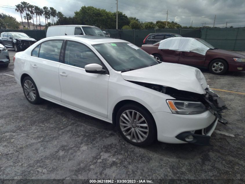 2014 VOLKSWAGEN JETTA SEDAN SEL - 3VWL17AJ3EM372802