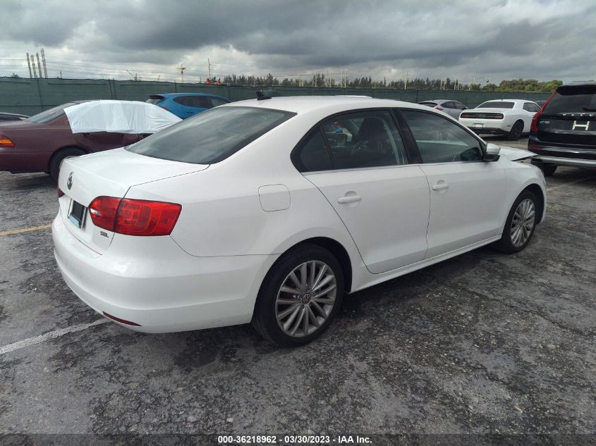 2014 VOLKSWAGEN JETTA SEDAN SEL - 3VWL17AJ3EM372802