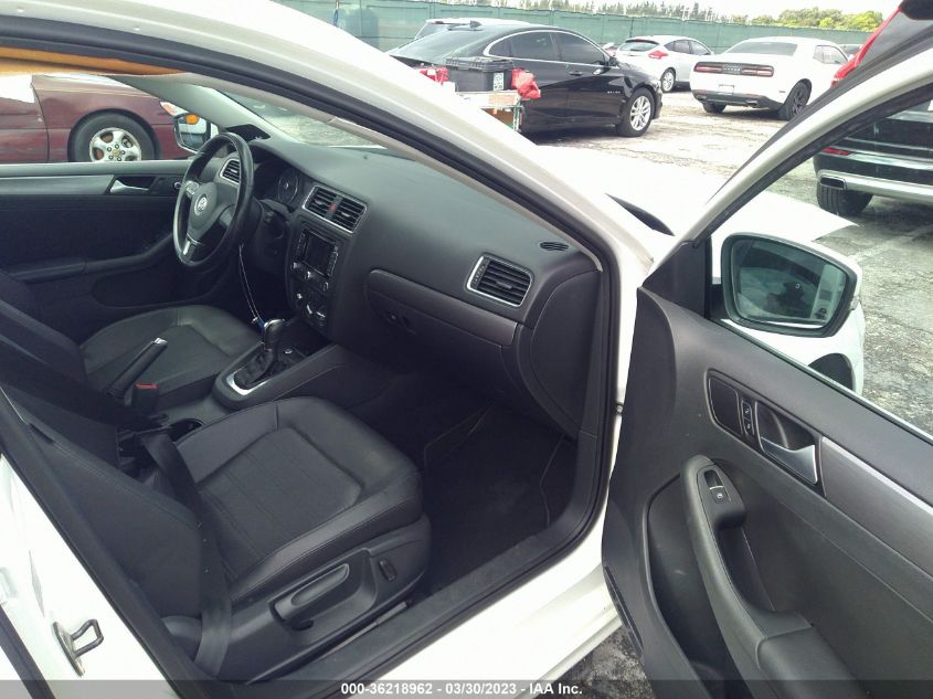 2014 VOLKSWAGEN JETTA SEDAN SEL - 3VWL17AJ3EM372802