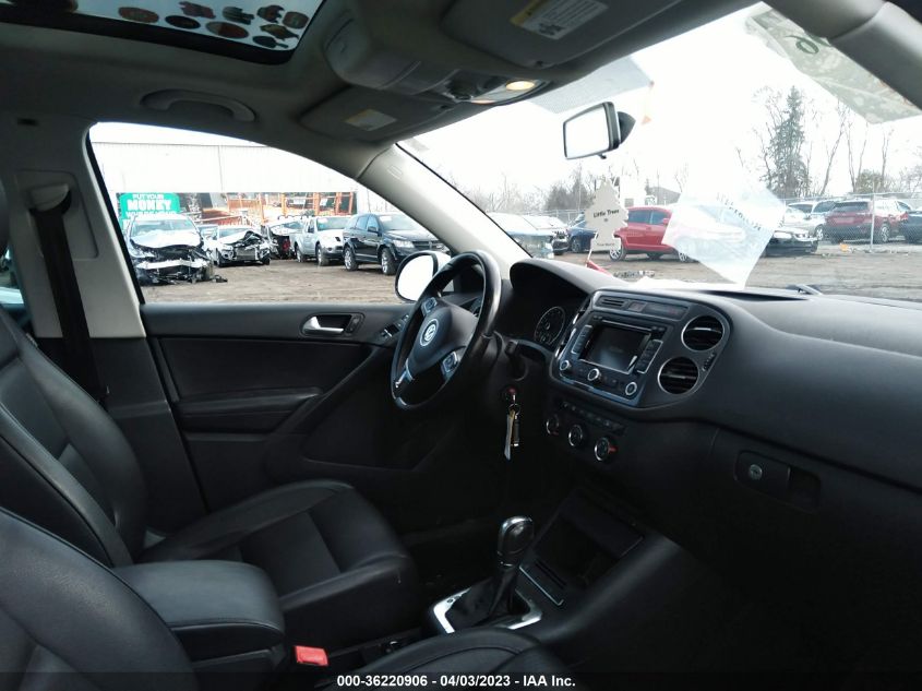 2013 VOLKSWAGEN TIGUAN SE W/SUNROOF & NAV - WVGAV3AX6DW575804