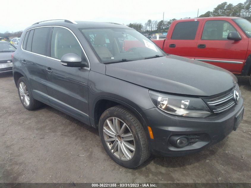 2013 VOLKSWAGEN TIGUAN SE W/SUNROOF & NAV - WVGBV7AX5DW012089