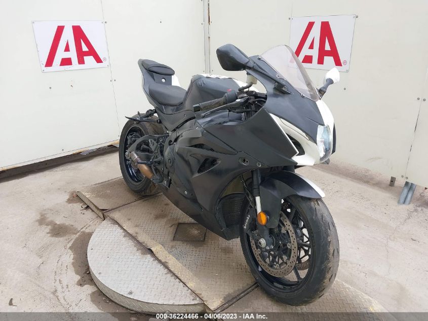 2020 SUZUKI GSX-R1000 - JS1DM11B8L7100011