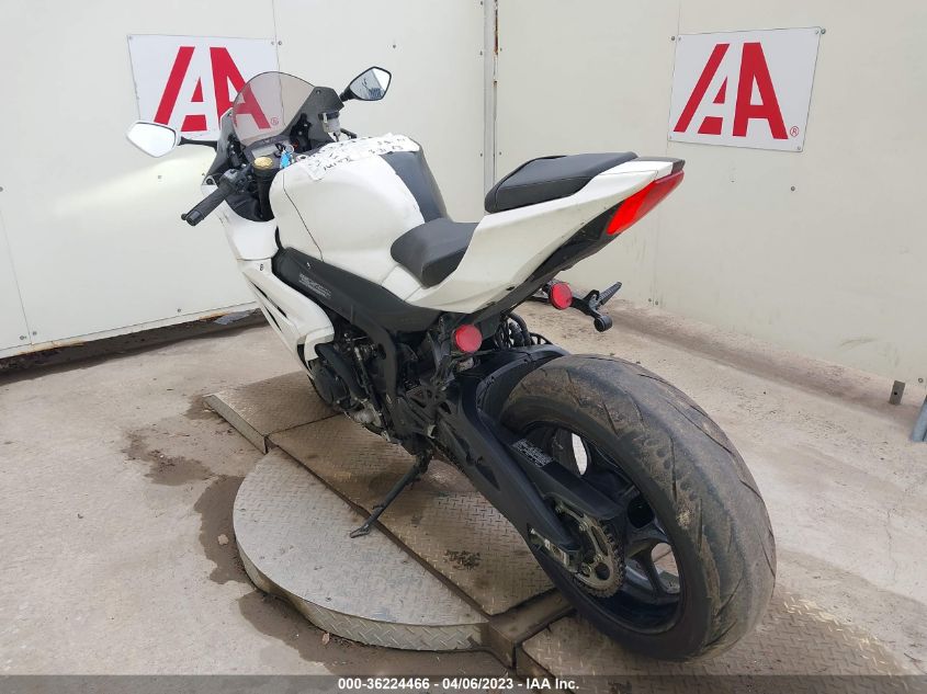 2020 SUZUKI GSX-R1000 - JS1DM11B8L7100011