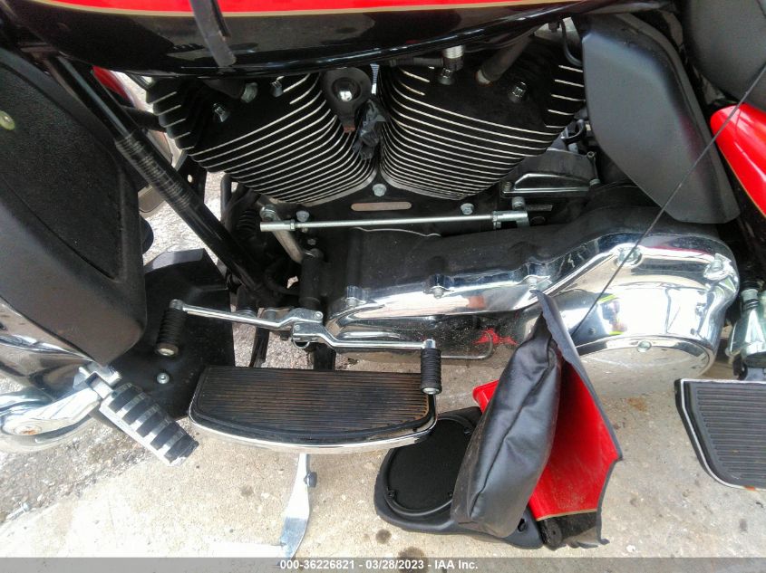 2010 HARLEY-DAVIDSON FLHTK - 1HD1KEM13AB672945