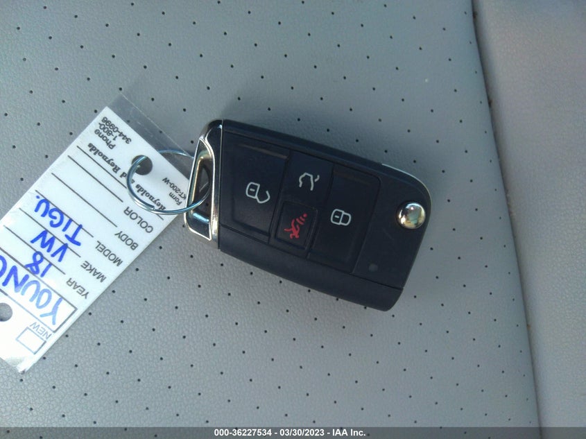 VIN 3VV3B7AX7JM120325 2018 VOLKSWAGEN TIGUAN SEL/SE