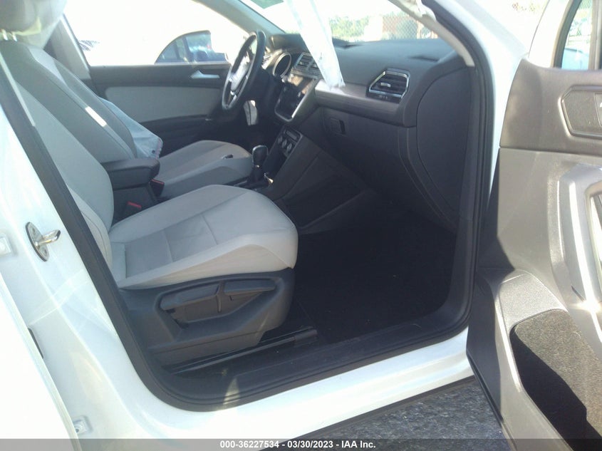 VIN 3VV3B7AX7JM120325 2018 VOLKSWAGEN TIGUAN SEL/SE