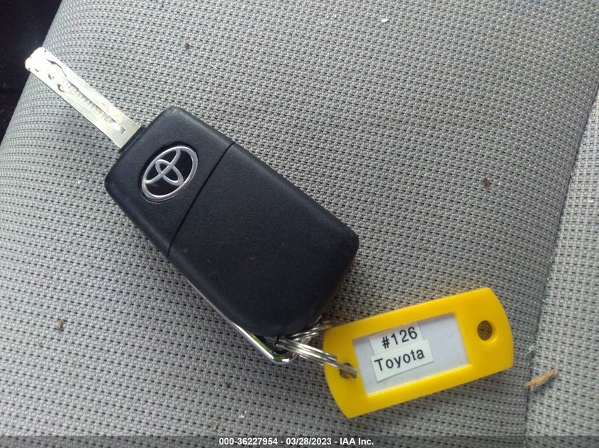 VIN 5YFEPRAE6LP067812 2020 TOYOTA COROLLA LE