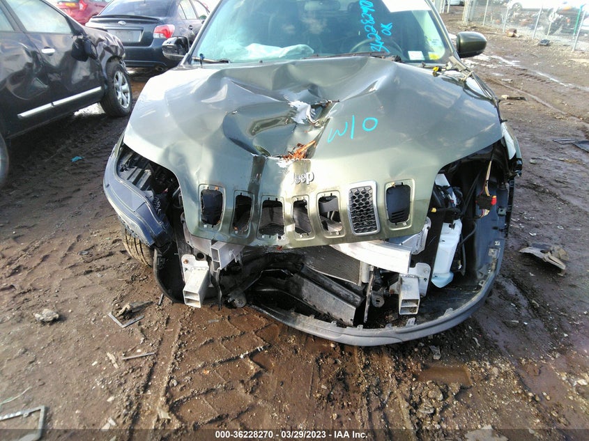 VIN 1C4PJMLB4KD368743 2019 JEEP CHEROKEE LATITUDE PLUS