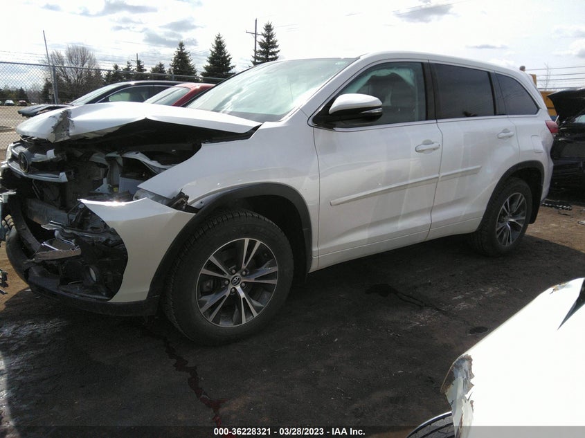 VIN 5TDBZRFHXJS870952 2018 TOYOTA HIGHLANDER LE