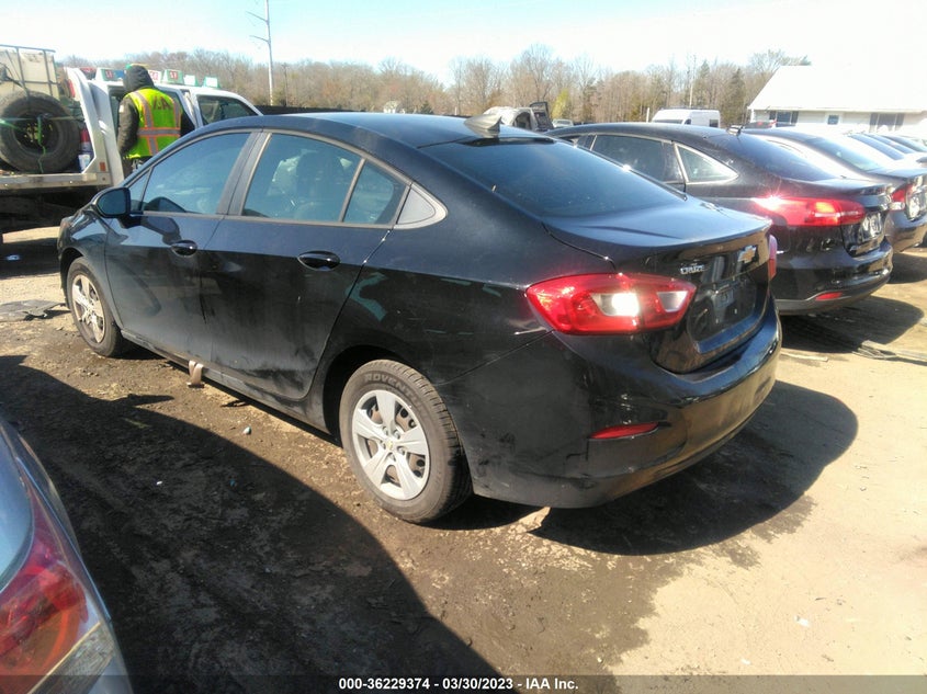VIN 1G1BC5SM2J7229472 2018 CHEVROLET CRUZE LS