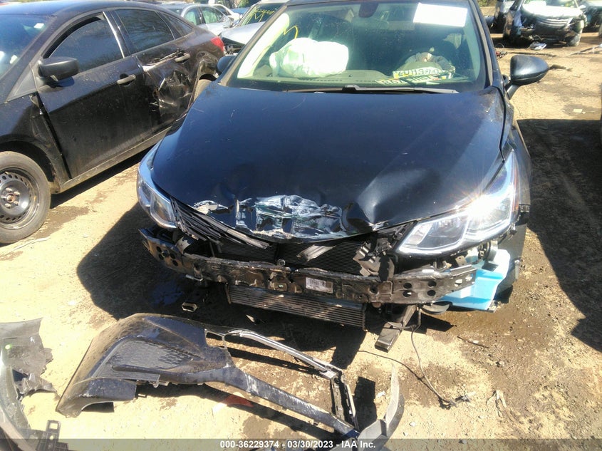 VIN 1G1BC5SM2J7229472 2018 CHEVROLET CRUZE LS