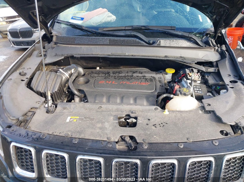 VIN 3C4NJDBB5JT161019 2018 JEEP COMPASS LATITUDE