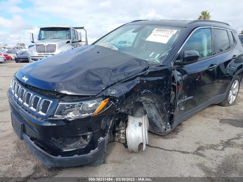 VIN 3C4NJDBB5JT161019 2018 JEEP COMPASS LATITUDE