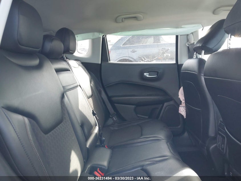 VIN 3C4NJDBB5JT161019 2018 JEEP COMPASS LATITUDE
