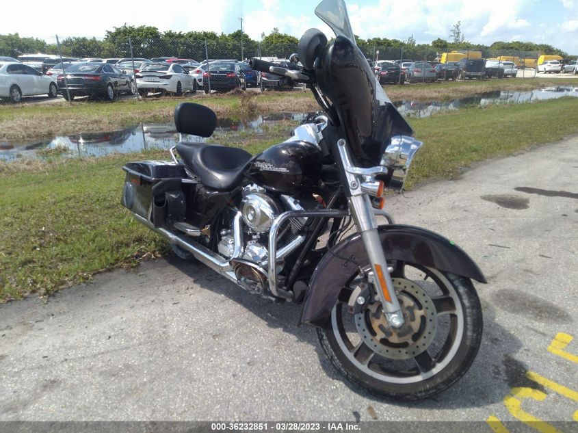 2011 HARLEY-DAVIDSON FLHX - 1HD1KBM14BB678964