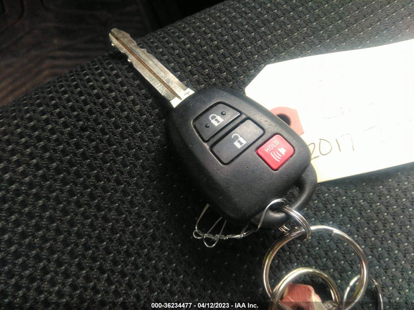 VIN JTMRFREV2HJ135145 2017 TOYOTA RAV4 XLE