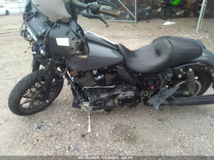 2022 HARLEY-DAVIDSON FLHXST - 1HD1ABL15NB609578