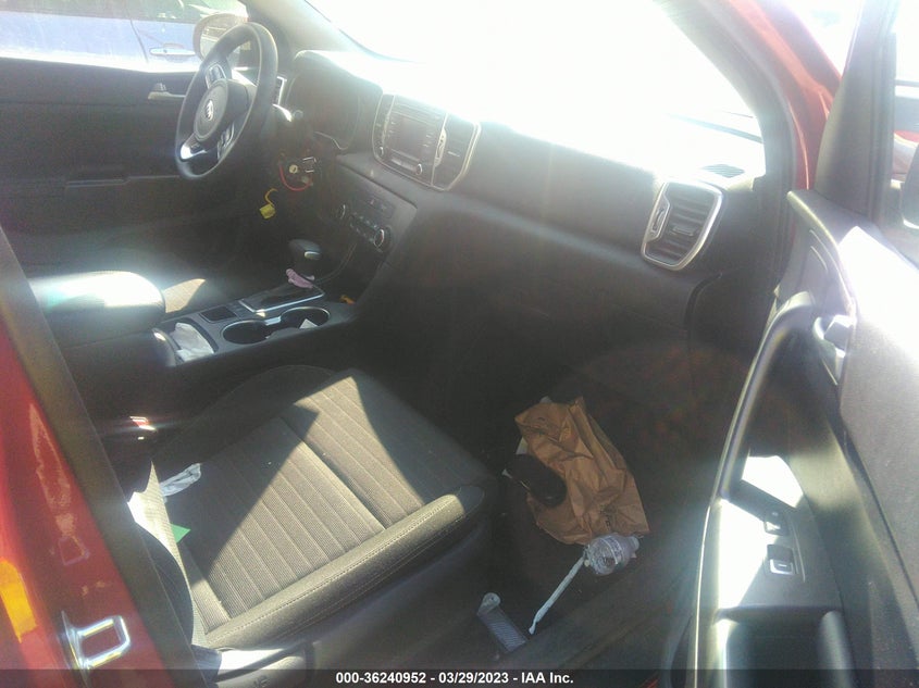 VIN KNDPMCAC8J7444698 2018 KIA SPORTAGE LX