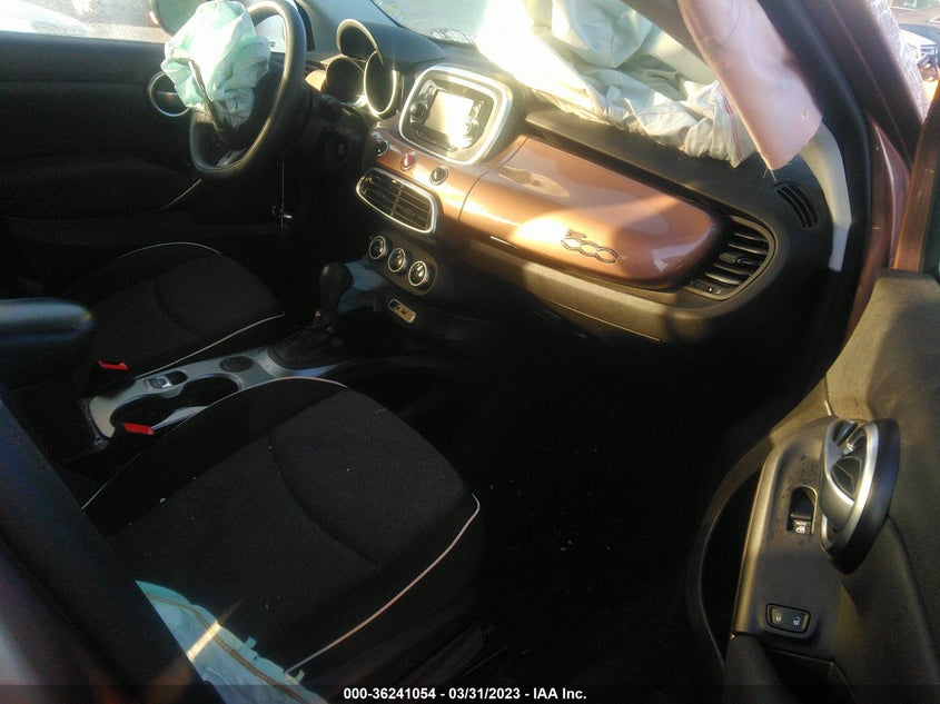 VIN ZFBCFXAB2HP628278 2017 FIAT 500X POP