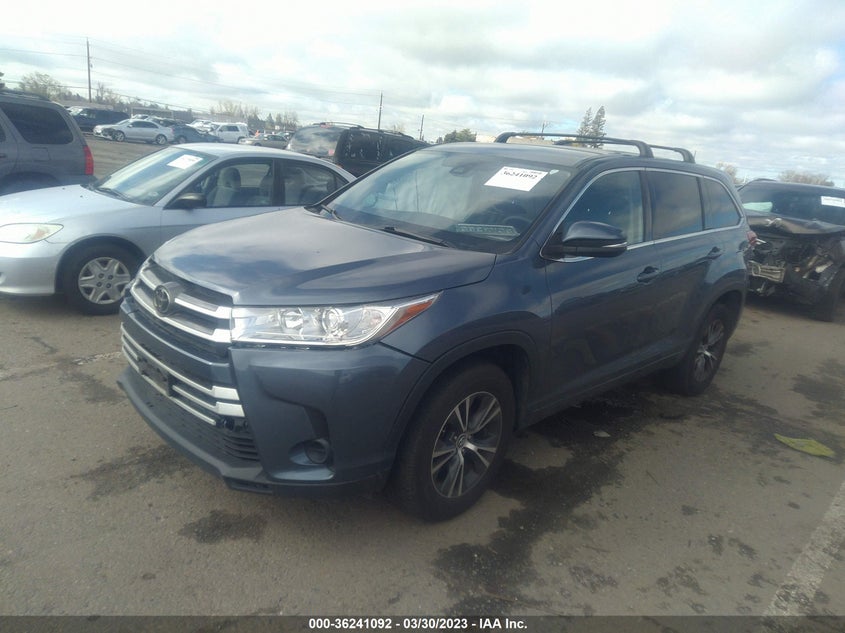 VIN 5TDZZRFH1JS258315 2018 TOYOTA HIGHLANDER LE