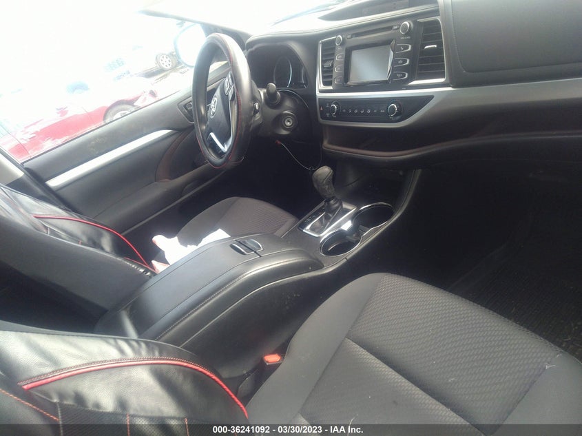 VIN 5TDZZRFH1JS258315 2018 TOYOTA HIGHLANDER LE